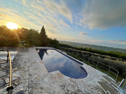 Pool im Abendlicht