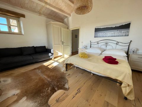 Schlafzimmer mit Sessel