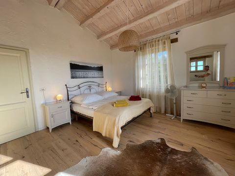 Schlafzimmer mit Holzbalken