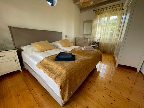 Schlafzimmer mit Doppelbett