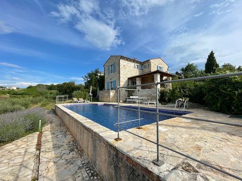 Pool und Haus
